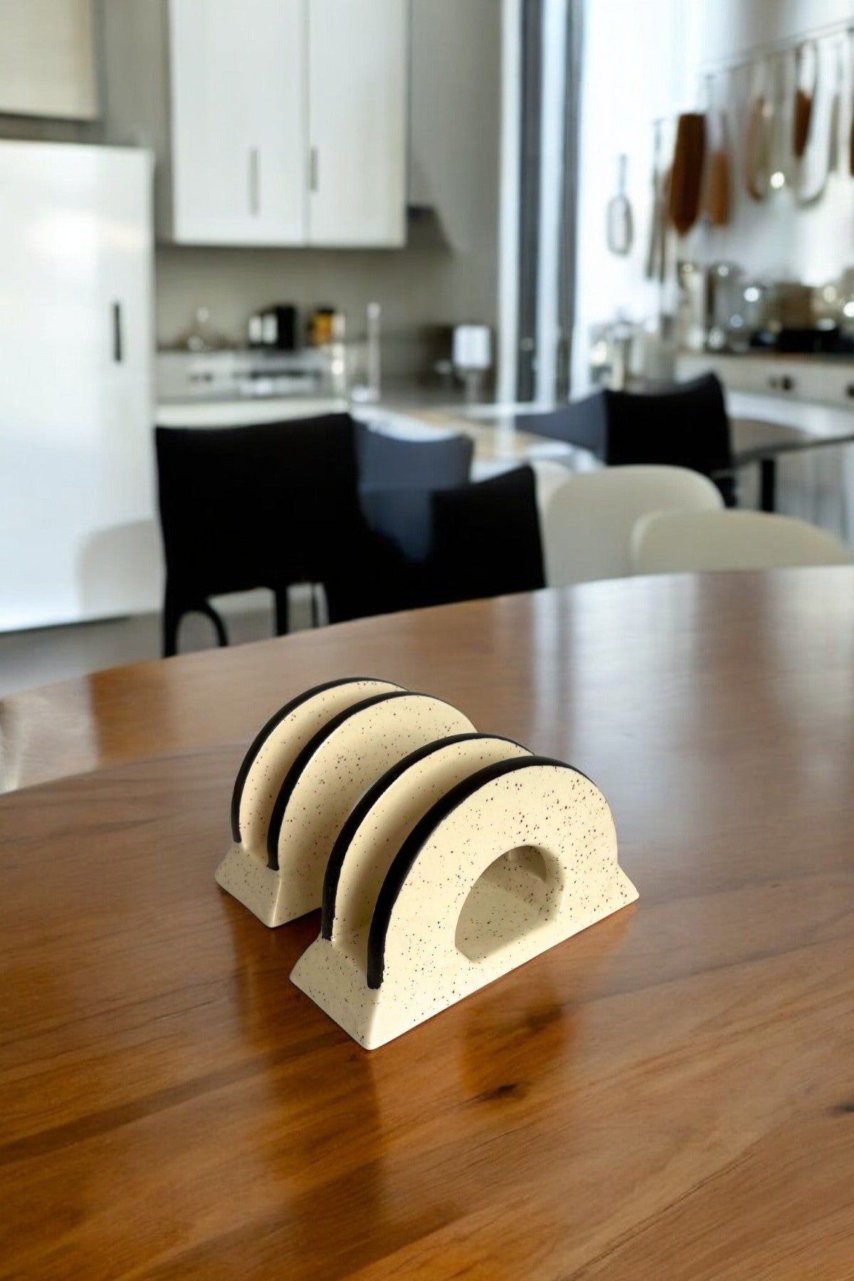 Monochrome Harmony Tissue Holder